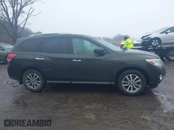 ✅ 2015 Nissan Pathfinder S • VIN: 5N1AR2MM7FC606319 • Lot: 41563854. Wystawiony na IAAI z przebiegiem 153 540 mil. Bezpłatny archiwum sprzedaży aukcyjnych z USA i szczegółowy raport historii pojazdu na DreamBid. Zdjęcie 13.