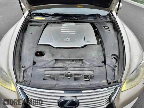 ✅ 2017 Lexus LS 460 • VIN: JTHBL5EF2H5143975 • Лот: 93981775. Опубликован ранее на Copart с пробегом 28 603 миль. Бесплатный доступ к архиву аукционных продаж из США и подробный отчёт об истории автомобиля на DreamBid. Изображение 7.