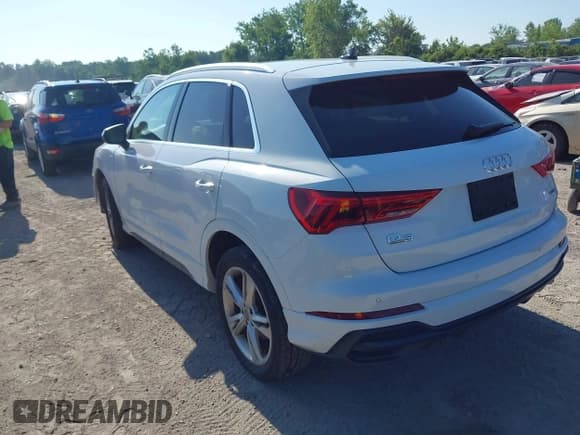 ✅ 2020 Audi Q3 S line Premium Plus • VIN: WA1EECF32L1107344 • Lot: 42700992. Wystawiony na IAAI z przebiegiem 76 570 mil. Bezpłatny archiwum sprzedaży aukcyjnych z USA i szczegółowy raport historii pojazdu na DreamBid. Zdjęcie 3.