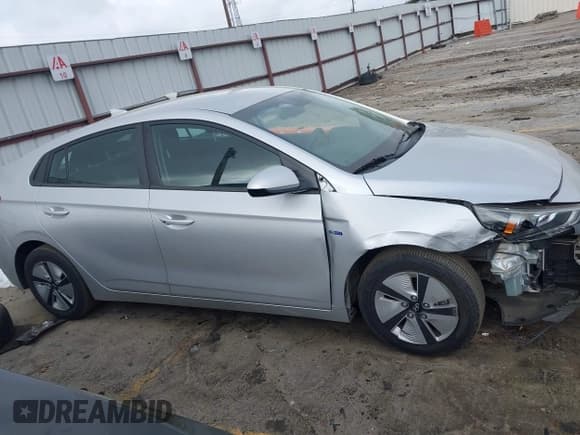 ✅ 2017 Hyundai Ioniq Blue • VIN: KMHC65LC2HU048243 • Lot: 41945177. Wystawiony na IAAI z przebiegiem 96 215 mil. Bezpłatny archiwum sprzedaży aukcyjnych z USA i szczegółowy raport historii pojazdu na DreamBid. Zdjęcie 13.