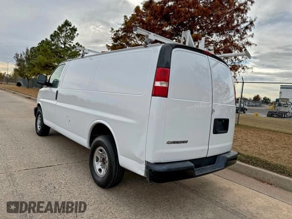 ✅ 2020 Chevrolet Express Cargo • VIN: 1GCWGAFP9L1210191 • Lot: 94977915. Listed on Copart with 180,894 mi. Free auction sales archive from the USA and detailed vehicle history report at DreamBid. Image 3.