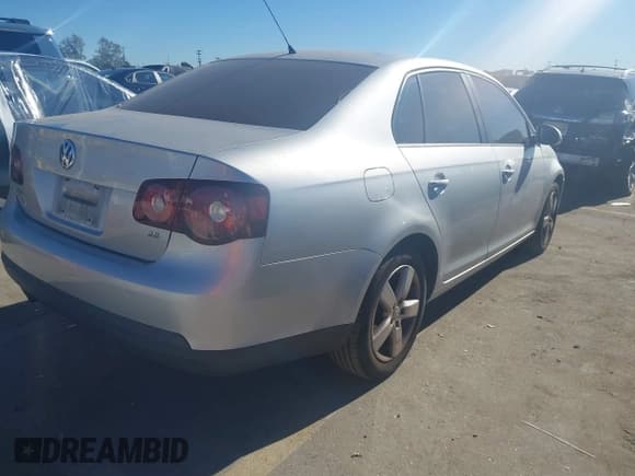 ✅ 2009 Volkswagen Jetta S • VIN: 3VWJZ71K99M087021 • Lot: 43900747. Listed on IAAI with 182,001 mi. Free auction sales archive from the USA and detailed vehicle history report at DreamBid. Image 4.