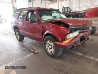 ✅ 2002 Chevrolet Blazer LS • VIN: 1GNDT13W22K104793 • Lot: 43101241. Wystawiony na IAAI z przebiegiem 187 686 mil. Bezpłatny archiwum sprzedaży aukcyjnych z USA i szczegółowy raport historii pojazdu na DreamBid. Zdjęcie 1.