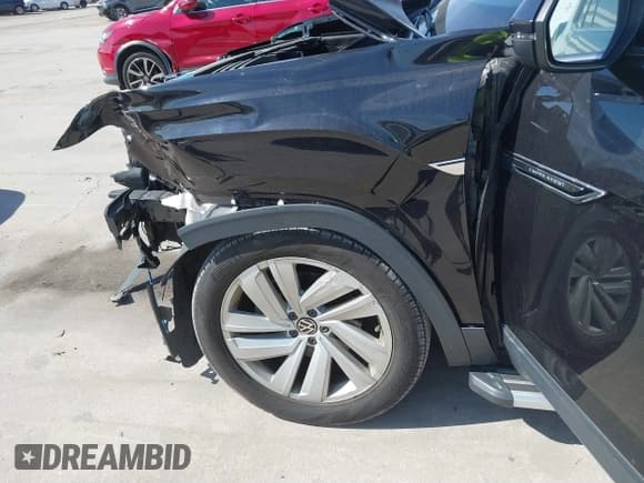 ✅ 2020 Volkswagen Atlas SE • VIN: 1V25E2CA1LC230199 • Lot: 41509866. Wystawiony na IAAI z przebiegiem 31 220 mil. Bezpłatny archiwum sprzedaży aukcyjnych z USA i szczegółowy raport historii pojazdu na DreamBid. Zdjęcie 6.