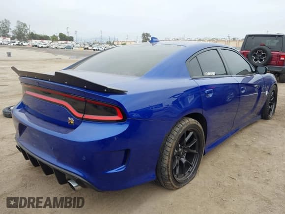 ✅ 2020 Dodge Charger Scat Pack Widebody • VIN: 2C3CDXGJ7LH174984 • Lot: 42571743. Wystawiony na IAAI z przebiegiem Nie podano. Bezpłatny archiwum sprzedaży aukcyjnych z USA i szczegółowy raport historii pojazdu na DreamBid. Zdjęcie 4.