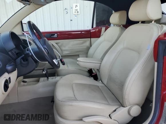 ✅ 2008 Volkswagen Beetle SE • VIN: 3VWRG31Y88M418787 • Лот: 88045645. Опубликован ранее на Copart с пробегом 35 408 миль. Бесплатный доступ к архиву аукционных продаж из США и подробный отчёт об истории автомобиля на DreamBid. Изображение 7.