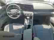 2025 Hyundai Elantra SE z VIN KMHLL4DG0SU939384, wystawiony jako Copart lot #69563305 z przebiegiem 25 760 mil mil oraz Szkoda całkowita • Salvage title. Historia ofert i sprzedaży dostępna na DreamBid. Obrazek 8.