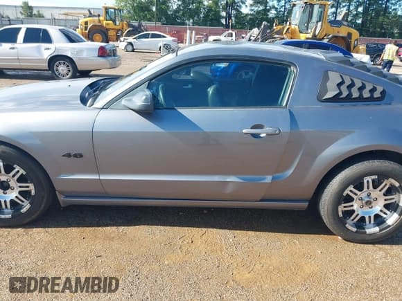 ✅ 2006 Ford Mustang GT Deluxe • VIN: 1ZVHT82HX65120389 • Lot: 42444034. Listed on IAAI with 183,468 mi. Free auction sales archive from the USA and detailed vehicle history report at DreamBid. Image 14.