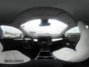 ✅ 2024 Tesla Model Y Long Range • VIN: 7SAYGDEE9RA265508 • Lot: 43685983. Wystawiony na IAAI z przebiegiem 33 217 mil. Bezpłatny archiwum sprzedaży aukcyjnych z USA i szczegółowy raport historii pojazdu na DreamBid. Zdjęcie 21.