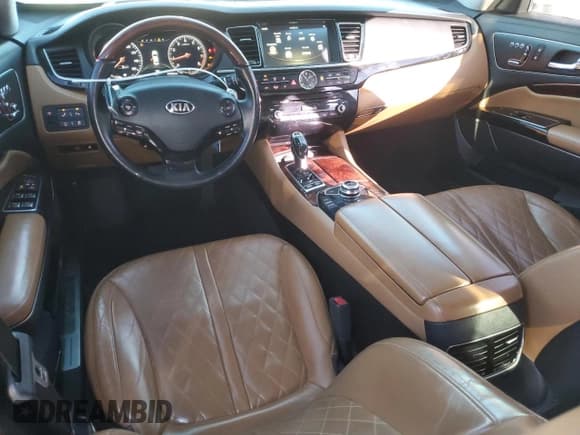 ✅ 2017 Kia K900 Luxury • VIN: KNALW4D40H6036115 • Lot: 46630905. Wystawiony na Copart z przebiegiem 85 964 mil. Bezpłatny archiwum sprzedaży aukcyjnych z USA i szczegółowy raport historii pojazdu na DreamBid. Zdjęcie 8.