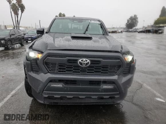 ✅ 2024 Toyota Tacoma TRD Sport • VIN: 3TMLB5JN8RM077658 • Лот: 86186895. Опубликован ранее на Copart с пробегом 19 055 миль. Бесплатный доступ к архиву аукционных продаж из США и подробный отчёт об истории автомобиля на DreamBid. Изображение 5.