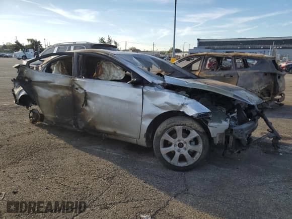 ✅ 2013 Hyundai Elantra Limited • VIN: KMHDH4AE2DU859760 • Лот: 84794155. Опубликован ранее на Copart с пробегом Не указан. Бесплатный доступ к архиву аукционных продаж из США и подробный отчёт об истории автомобиля на DreamBid. Изображение 4.