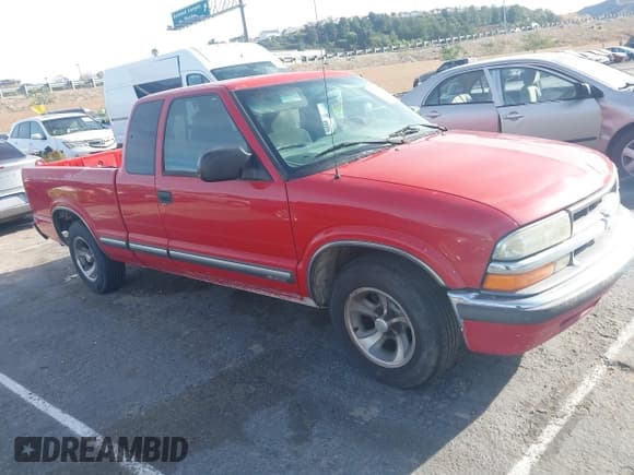 ✅ 2001 Chevrolet S-10 LS • VIN: 1GCCS19W018137236 • Лот: 41665664. Опубликован ранее на IAAI с пробегом 151 117 миль. Бесплатный доступ к архиву аукционных продаж из США и подробный отчёт об истории автомобиля на DreamBid. Изображение 1.