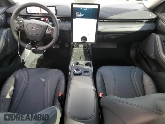 ✅ 2023 Ford Mustang Mach-E Premium • VIN: 3FMTK3SU8PMA14188 • Лот: 90731665. Опубликован ранее на Copart с пробегом 32 647 миль. Бесплатный доступ к архиву аукционных продаж из США и подробный отчёт об истории автомобиля на DreamBid. Изображение 8.