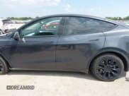 ✅ 2024 Tesla Model Y • VIN: 7SAYGDED7RA324921 • Лот: 43241623. Опубликован ранее на IAAI с пробегом 11 376 миль. Бесплатный доступ к архиву аукционных продаж из США и подробный отчёт об истории автомобиля на DreamBid. Изображение 14.