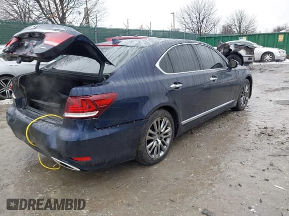 ✅ 2017 Lexus LS 460 • VIN: JTHCL5EF9H5027841 • Lot: 41575889. Listed on IAAI with 36,400 mi. Free auction sales archive from the USA and detailed vehicle history report at DreamBid. Image 4.