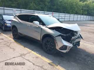2021 Chevrolet Blazer RS z VIN 3GNKBKRS5MS574473, wystawiony jako IAAI lot #42888076 z przebiegiem 43 439 mil mil oraz . Historia ofert i sprzedaży dostępna na DreamBid. Obrazek 1.