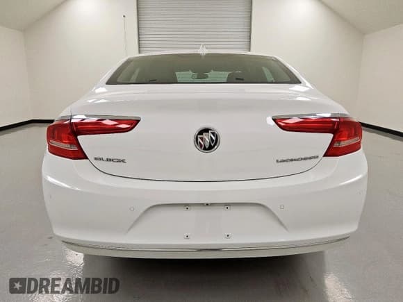 ✅ 2018 Buick LaCrosse Essence • VIN: 1G4ZP5SZ8JU121991 • Lot: 71727625. Wystawiony na Copart z przebiegiem 70 498 mil. Bezpłatny archiwum sprzedaży aukcyjnych z USA i szczegółowy raport historii pojazdu na DreamBid. Zdjęcie 6.