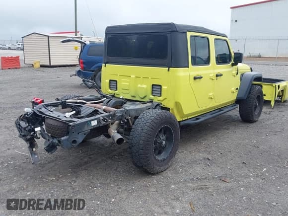 ✅ 2023 Jeep Gladiator Sport S • VIN: 1C6HJTAG8PL535820 • Лот: 42061745. Опубликован ранее на IAAI с пробегом 62 000 миль. Бесплатный доступ к архиву аукционных продаж из США и подробный отчёт об истории автомобиля на DreamBid. Изображение 4.