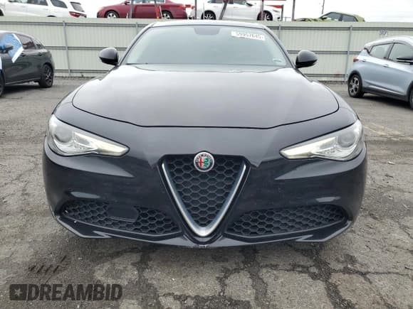 ✅ 2018 Alfa Romeo Giulia • VIN: ZARFAEBN7J7581475 • Lot: 59957645. Listed on Copart with 75,927 mi. Free auction sales archive from the USA and detailed vehicle history report at DreamBid. Image 5.