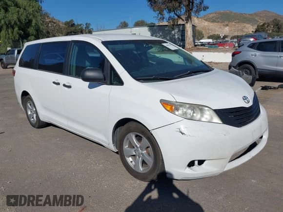 ✅ 2015 Toyota Sienna L • VIN: 5TDZK3DCXFS670488 • Lot: 43847021. Listed on IAAI with 247,395 mi. Free auction sales archive from the USA and detailed vehicle history report at DreamBid. Image 1.
