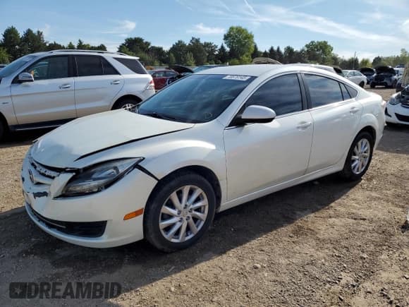 ✅ 2013 Mazda 6 i Touring • VIN: 1YVHZ8DH2D5M13080 • Лот: 70879145. Опубликован ранее на Copart с пробегом 121 360 миль. Бесплатный доступ к архиву аукционных продаж из США и подробный отчёт об истории автомобиля на DreamBid. Изображение 1.