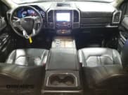 ✅ 2021 Ford Expedition Platinum • VIN: 1FMJU1MT4MEA70950 • Lot: 50641145. Wystawiony na Copart z przebiegiem 75 314 mil. Bezpłatny archiwum sprzedaży aukcyjnych z USA i szczegółowy raport historii pojazdu na DreamBid. Zdjęcie 8.