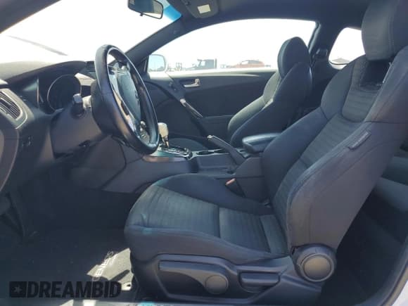 ✅ 2013 Hyundai Genesis Coupe 2.0T • VIN: KMHHT6KDXDU112828 • Lot: 61954895. Wystawiony na Copart z przebiegiem 151 953 mil. Bezpłatny archiwum sprzedaży aukcyjnych z USA i szczegółowy raport historii pojazdu na DreamBid. Zdjęcie 7.