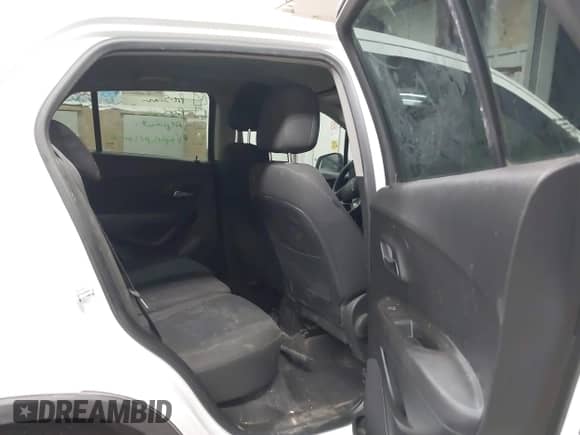 2016 Chevrolet Trax LS z VIN KL7CJKSB9GB584625, wystawiony jako IAAI lot #43358803 z przebiegiem 110 649 mil mil oraz . Historia ofert i sprzedaży dostępna na DreamBid. Obrazek 8.