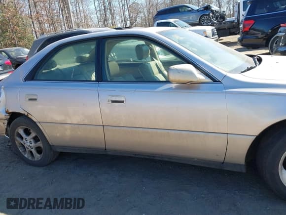 ✅ 1998 Lexus ES 300 • VIN: JT8BF28G8W5038803 • Lot: 41641509. Listed on IAAI with Not provided. Free auction sales archive from the USA and detailed vehicle history report at DreamBid. Image 12.