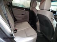 ✅ 2019 Hyundai Tucson SE • VIN: KM8J2CA49KU082058 • Лот: 86486405. Опубликован ранее на Copart с пробегом 26 667 миль. Бесплатный доступ к архиву аукционных продаж из США и подробный отчёт об истории автомобиля на DreamBid. Изображение 11.