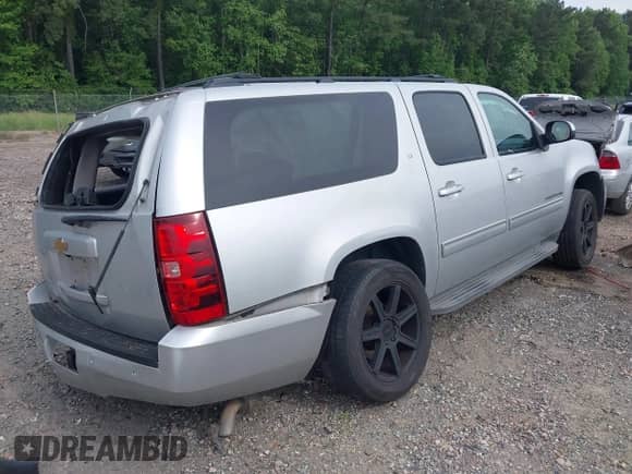 2014 Chevrolet Suburban LT z VIN 1GNSCJE0XER203597, wystawiony jako IAAI lot #42215407 z przebiegiem 186 556 mil mil oraz . Historia ofert i sprzedaży dostępna na DreamBid. Obrazek 4.