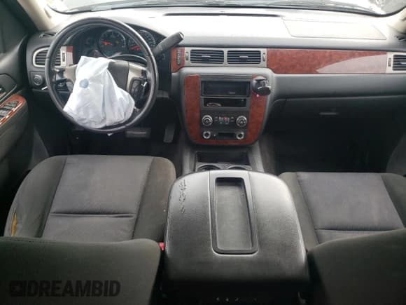 ✅ 2011 Chevrolet Suburban LS • VIN: 1GNSKHE33BR215592 • Lot: 73824354. Wystawiony na Copart z przebiegiem 230 778 mil. Bezpłatny archiwum sprzedaży aukcyjnych z USA i szczegółowy raport historii pojazdu na DreamBid. Zdjęcie 8.