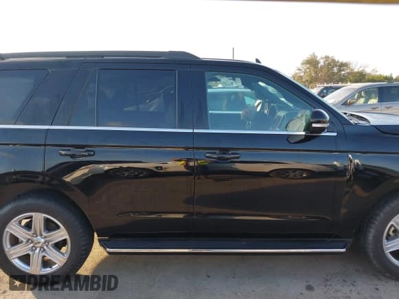 ✅ 2019 Ford Expedition XLT • VIN: 1FMJU1HT5KEA82614 • Lot: 41796289. Listed on IAAI with 101,583 mi. Free auction sales archive from the USA and detailed vehicle history report at DreamBid. Image 13.