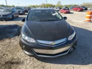 ✅ 2018 Chevrolet Volt LT • VIN: 1G1RA6S56JU128780 • Lot: 51739664. Wystawiony na Copart z przebiegiem 66 261 mil. Bezpłatny archiwum sprzedaży aukcyjnych z USA i szczegółowy raport historii pojazdu na DreamBid. Zdjęcie 5.