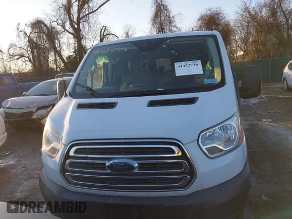 ✅ 2017 Ford Transit XL • VIN: 1FBZX2ZM6HKB15369 • Lot: 41422736. Wystawiony na IAAI z przebiegiem 159 105 mil. Bezpłatny archiwum sprzedaży aukcyjnych z USA i szczegółowy raport historii pojazdu na DreamBid. Zdjęcie 13.