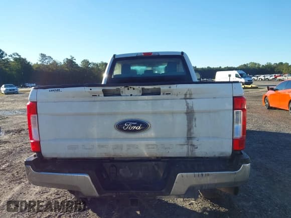 ✅ 2018 Ford F-250 XL • VIN: 1FT7W2B6XJEC36718 • Lot: 43434421. Listed on IAAI with 77,284 mi. Free auction sales archive from the USA and detailed vehicle history report at DreamBid. Image 17.