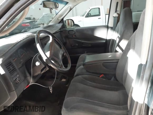 ✅ 2001 Dodge Dakota Sport • VIN: 1B7GG2AX61S202929 • Lot: 41381068. Wystawiony na IAAI z przebiegiem 107 561 mil. Bezpłatny archiwum sprzedaży aukcyjnych z USA i szczegółowy raport historii pojazdu na DreamBid. Zdjęcie 5.