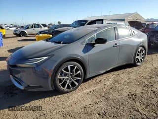 ✅ 2024 Toyota Prius XSE • VIN: JTDACACU2R3023095 • Лот: 85325095. Опубликован ранее на Copart с пробегом 8 906 миль. Бесплатный доступ к архиву аукционных продаж из США и подробный отчёт об истории автомобиля на DreamBid. Изображение 1.