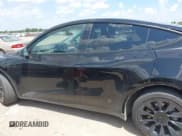 ✅ 2022 Tesla Model Y Long Range • VIN: 7SAYGDEE8NA004042 • Lot: 42941034. Wystawiony na IAAI z przebiegiem 35 769 mil. Bezpłatny archiwum sprzedaży aukcyjnych z USA i szczegółowy raport historii pojazdu na DreamBid. Zdjęcie 13.