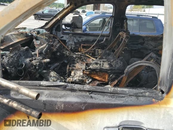 ✅ 2012 Chevrolet Silverado 2500HD LT • VIN: 1GC1KXC83CF135161 • Lot: 60626905. Wystawiony na Copart z przebiegiem Nie podano. Bezpłatny archiwum sprzedaży aukcyjnych z USA i szczegółowy raport historii pojazdu na DreamBid. Zdjęcie 7.