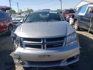 ✅ 2014 Dodge Avenger SXT • VIN: 1C3CDZCG3EN181494 • Lot: 74552444. Wystawiony na Copart z przebiegiem 106 072 mil. Bezpłatny archiwum sprzedaży aukcyjnych z USA i szczegółowy raport historii pojazdu na DreamBid. Zdjęcie 5.