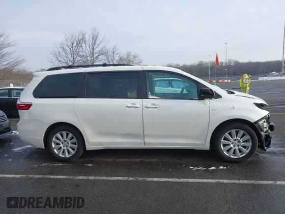 ✅ 2017 Toyota Sienna XLE • VIN: 5TDDZ3DC3HS167636 • Lot: 41486242. Listed on IAAI with 72,373 mi. Free auction sales archive from the USA and detailed vehicle history report at DreamBid. Image 13.