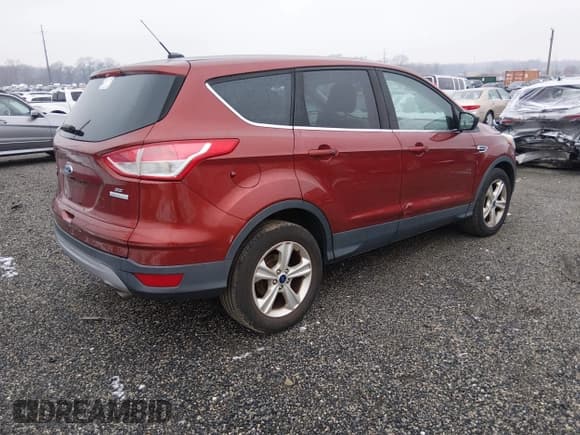 ✅ 2016 Ford Escape SE • VIN: 1FMCU0GX0GUA61769 • Lot: 43872137. Listed on IAAI with 124,127 mi. Free auction sales archive from the USA and detailed vehicle history report at DreamBid. Image 4.