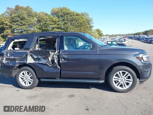 ✅ 2022 Ford Expedition XLT • VIN: 1FMJU1JT6NEA44050 • Lot: 43527237. Listed on IAAI with 39,650 mi. Free auction sales archive from the USA and detailed vehicle history report at DreamBid. Image 13.
