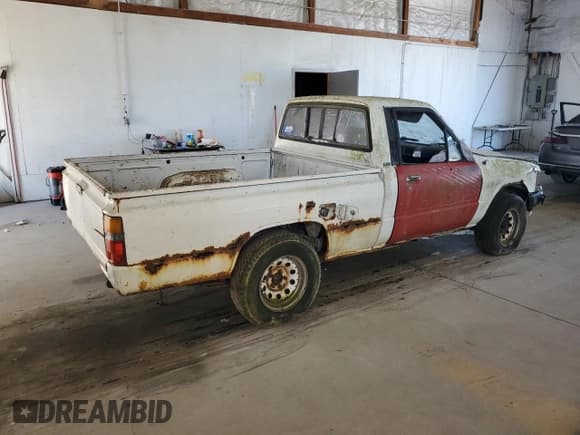 ✅ 1988 Toyota Pickup • VIN: JT4RN50R0J5167256 • Лот: 86328535. Опубликован ранее на Copart с пробегом 225 555 миль. Бесплатный доступ к архиву аукционных продаж из США и подробный отчёт об истории автомобиля на DreamBid. Изображение 3.