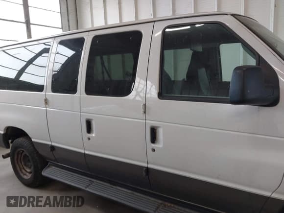 ✅ 2014 Ford Econoline Passenger XL • VIN: 1FBNE3BL9EDB01008 • Lot: 42231120. Listed on IAAI with 255,170 mi. Free auction sales archive from the USA and detailed vehicle history report at DreamBid. Image 13.
