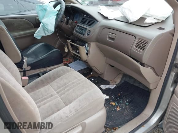 ✅ 2001 Toyota Sienna LE • VIN: 4T3ZF13C51U340999 • Lot: 43777716. Listed on IAAI with 119,772 mi. Free auction sales archive from the USA and detailed vehicle history report at DreamBid. Image 5.