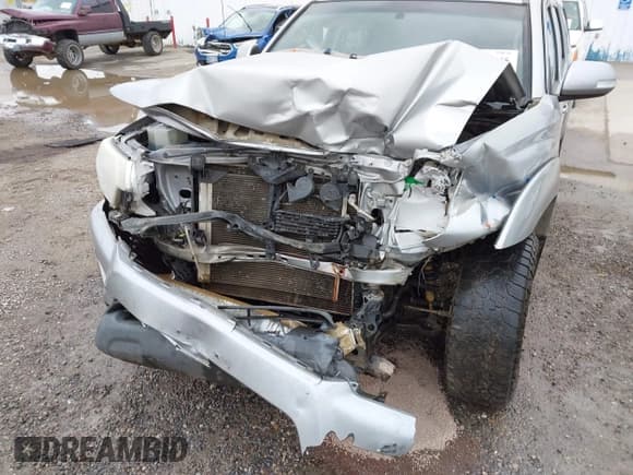 ✅ 2015 Toyota Tacoma • VIN: 3TMMU4FN4FM075340 • Лот: 43390845. Опубликован ранее на IAAI с пробегом 175 497 миль. Бесплатный доступ к архиву аукционных продаж из США и подробный отчёт об истории автомобиля на DreamBid. Изображение 6.