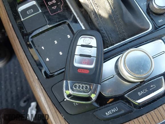 ✅ 2016 Audi A6 Prestige • VIN: WAUHGAFC2GN003319 • Lot: 41758455. Wystawiony na IAAI z przebiegiem 162 061 mil. Bezpłatny archiwum sprzedaży aukcyjnych z USA i szczegółowy raport historii pojazdu na DreamBid. Zdjęcie 11.